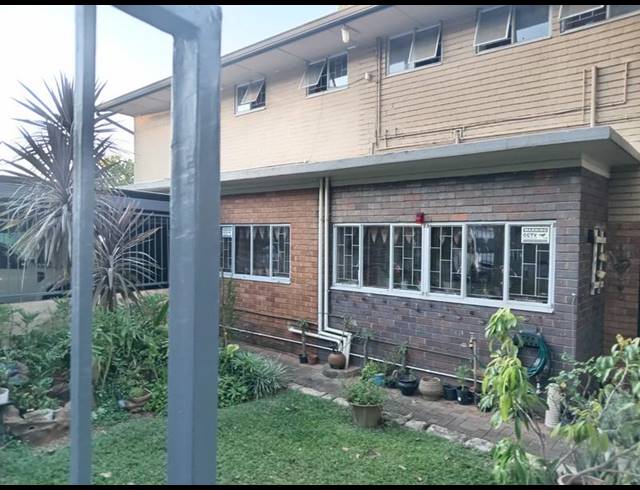 5 BEDROOM HOUSE FOR SALE IN PRETORIA GARDENS